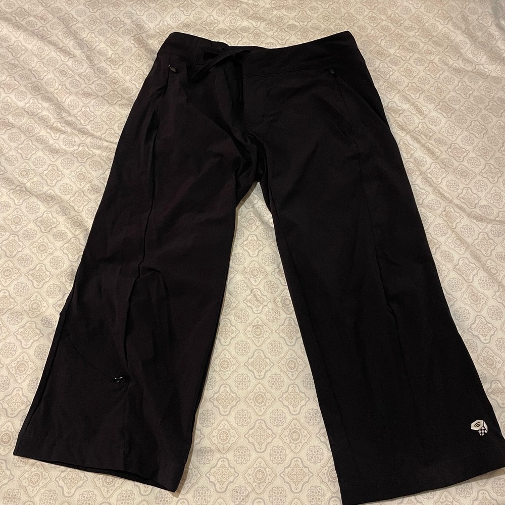 Mountain Hardwear Women’s Size 6 Black Mid rise Straight Hiking Capris